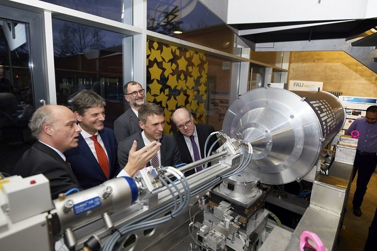 New device makes it possible to measure with X-ray and neutron beams simultaneously